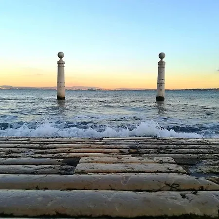 Alfama Historical Stylish 1 Br Апартаменты *