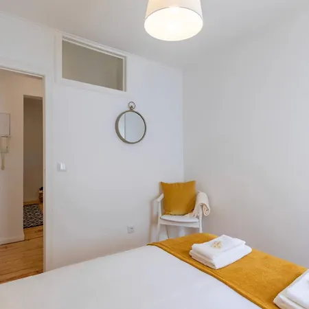 Апартаменты Alfama Historical Stylish 1 Br *